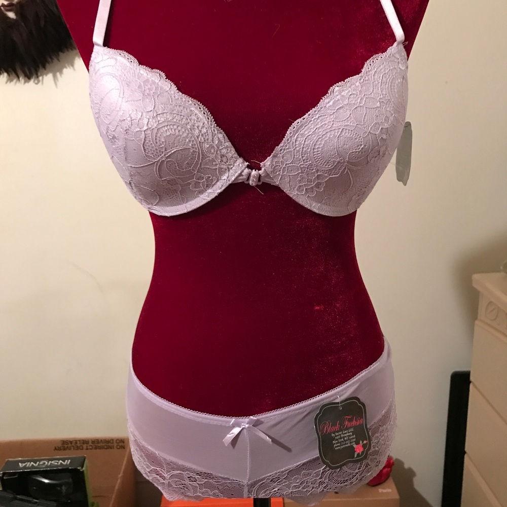 ▪️SOLD▪️Beautiful sexy Black Fuchsia top 36 D. Bot